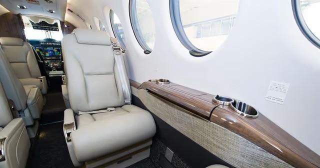 King Air 350 Interior View side